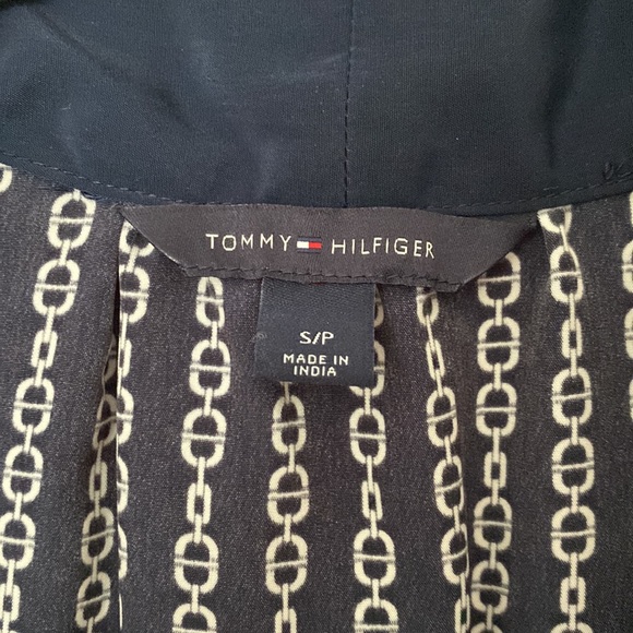 Tommy Hilfiger navy small sleeveless blouse in chain print with tie front - Picture 3 of 5